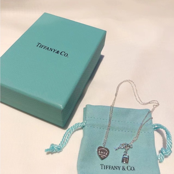 Tiffany & Co Return to Love Heart Necklace - Picture 4 of 6